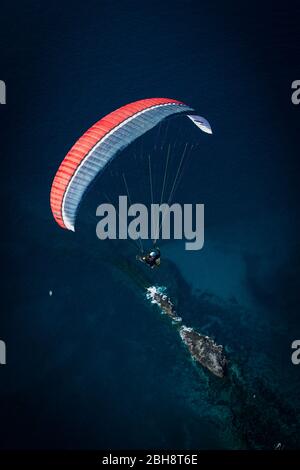 Parapendio sull'Atlantico, vista aerea, Tenerife, Isole Canarie, Spagna Foto Stock