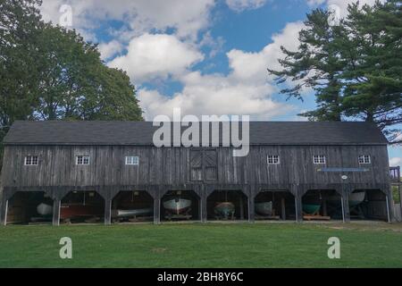 Bagno, Maine, Stati Uniti d'America: Esempi di piccole barche da pesca sul display in James Richard Jewett costruzione presso il Maine Maritime Museum. Foto Stock