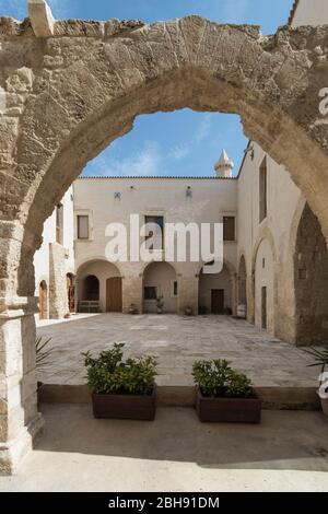 Italien, Mezzogiorno, Apulien / Puglia, Provinz Foggia, Manfredonia, Abtei San Leonardo di Siponto, Abbazia di San Leonardo in lama Volara Foto Stock