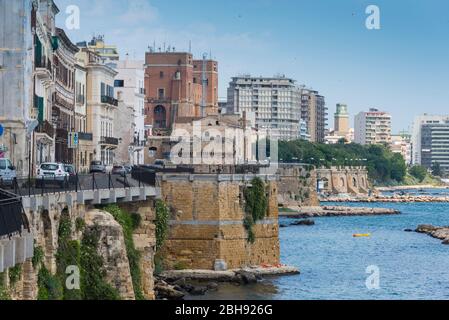 Italia, mezzogiorno, Puglia, Penisola del Salento, Taranto/Taranto, città dei due mari, centro storico, corso Vittorio Emanuele ll Foto Stock