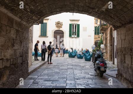 Italia, mezzogiorno, Puglia, Penisola del Salento, provincia di Brindisi, Ostuni, centro storico Foto Stock