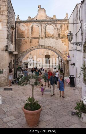 Italia, mezzogiorno, Puglia, Salento, Brindisi Ostuni, Città Vecchia, Basilica concatena di Santa Maria Assunta Foto Stock