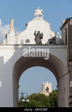 Italien, mezzogiorno, Apulien / Puglia, Halbinsel Salento, Provinz Tarent, Martina Franca, porta Santo Stefano Foto Stock