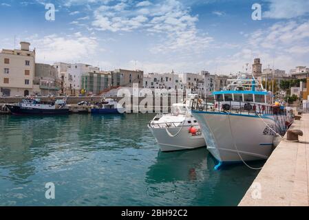 Italien, mezzogiorno, Apulien / Puglia, Halbinsel Salento, Monopoli, Hafen Foto Stock