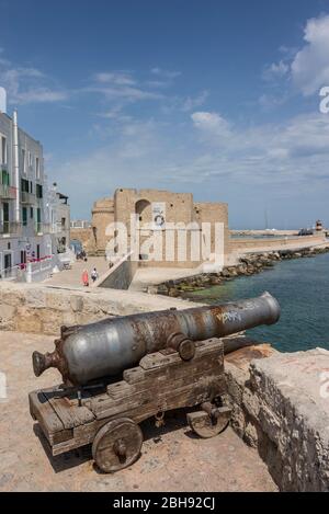 Italien, mezzogiorno, Apulien / Puglia, Halbinsel Salento, Monopoli, Wehrmauer Foto Stock