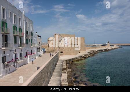 Italien, mezzogiorno, Apulien / Puglia, Halbinsel Salento, Monopoli, Wehrmauer Foto Stock