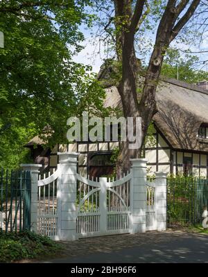 Landhaus am Rüten con porta, casa a graticcio, ex casale, Oberneuland, Bremen, Deutschland, Europa Foto Stock