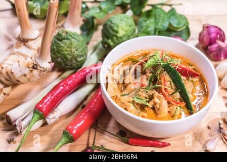 Foto di deliziosi piatti thailandesi Foto Stock