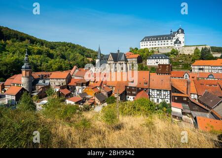 Vista sul castello e sulla città vecchia, case a graticcio, Stolberg im Harz, Sassonia-Anhalt, Germania Foto Stock