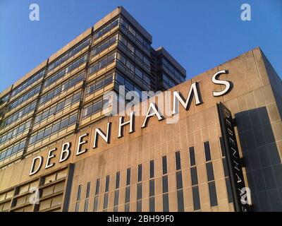 Swindon's Debenhams Store on the Parade, vicino a Fleming Way, Regno Unito. Foto Stock