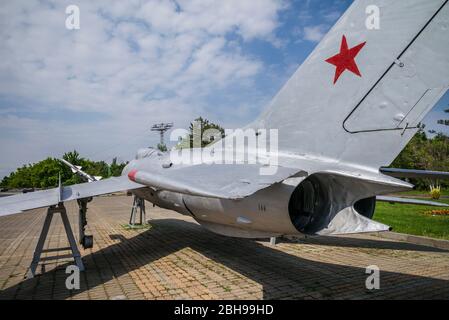 Armenia, Yerevan, dell era sovietica Madre Armenia Park e dell era sovietica Mig-17 jet da combattimento Foto Stock