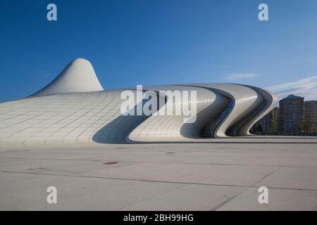 Azerbaigian, Baku, Heydar Aliyev Cultural Center, edificio progettato da Zaha Hadid, esterna Foto Stock