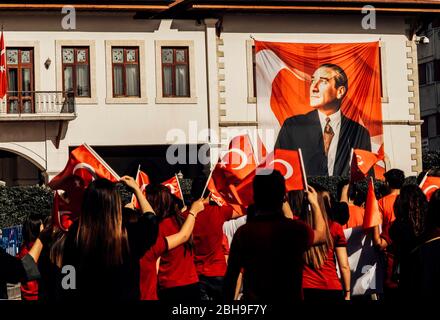 Mustafa Kemal Atatürk, fondatore della Repubblica di Turchia, sovranità nazionale e celebrazioni per la Giornata dei bambini Foto Stock