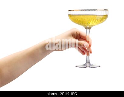 Donna mano tenendo bicchiere di champagne frizzante isolato su bianco. Foto Stock