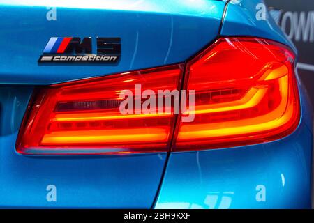 BMW M5 logo e luce posteriore.BMW Welt, Monaco, Germania, marzo 2020 Foto Stock