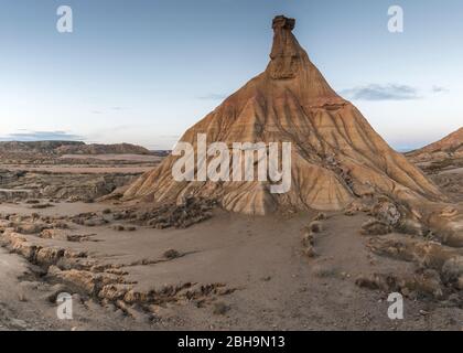 RoadTrip in inverno attraverso il semi-deserto Bardenas Reales, Navarra, Spagna. Riserva della biosfera UNESCO. Castiglia di Tierra. Foto Stock