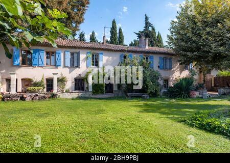 Lamotte-du-Rhône, Vaucluse, Provenza-Alpi-Côte Costa Azzurra, Francia, casa di campagna in stile tipico della regione. Foto Stock