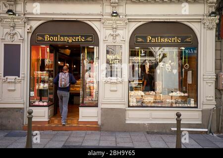 Francia, Alsazia, Strasburgo, negozio, boulangerie, pasticceria, panetteria, pasticceria, all'aperto Foto Stock