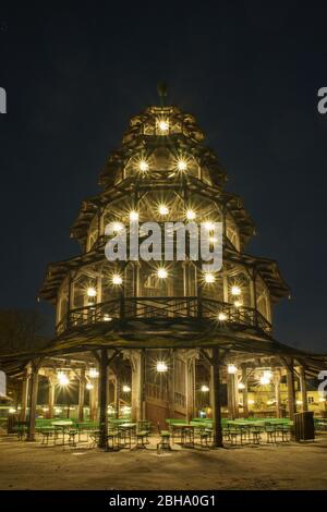 Torre cinese di notte Foto Stock