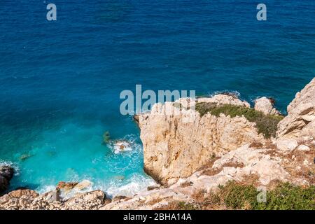 Vista panoramica sul mare e sulle isole dalla cima della montagna, sull'isola di Creta, Grecia. Foto Stock