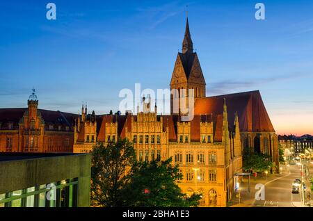 Mercato della chiesa e del municipio di Hannover in serata Foto Stock