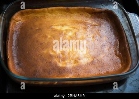 Vista dall'alto di una torta di formaggio al forno Foto Stock