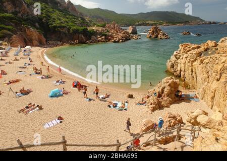 Spiaggia li Cossi, Costa Paradiso, provincia Olbia-Tempio, Mar Mediterraneo, Sardegna, Italia Foto Stock