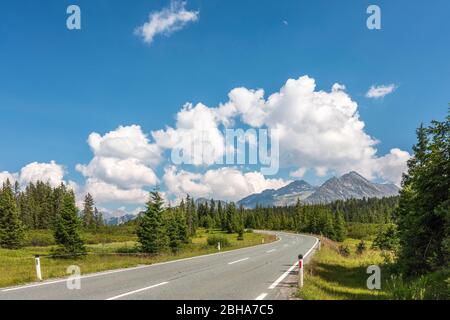 Passo Gerlos, strada alpina nelle alpi austriache, Hochkrimml, Parco Nazionale Alto Tauern, Austria, Europa Foto Stock