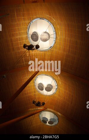 04-28-2016 Madrid, Spagna, Aeroporto di Barajas. Terminale T4. L'aeroporto internazionale Madrid-Barajas, chiamato Adolfo Suarez, è l'aeroporto principale del capi Foto Stock