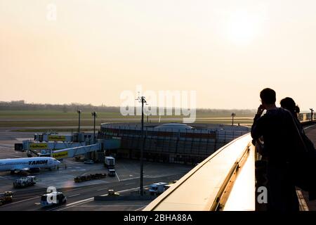 Vienna Vienna aeroporto, terrazza visitatori, Plainsotter Foto Stock