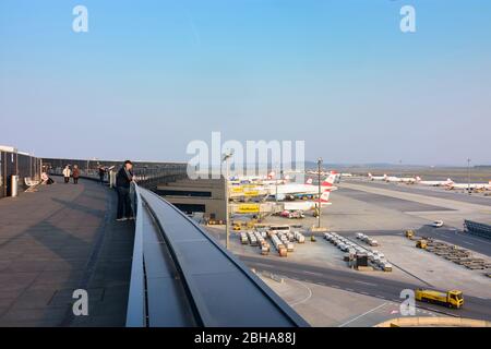 Vienna Vienna aeroporto, terrazza visitatori, Plainsotter Foto Stock