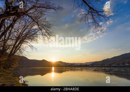 Dürnstein: Tramonto sul Danubio, vista su Unterloiben a Wachau, bassa Austria, bassa Austria, Austria Foto Stock