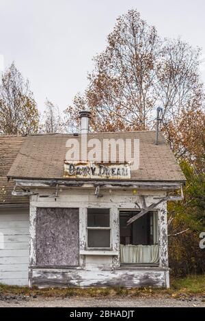 Stati Uniti d'America, Maine, Jonesboro, rovine della latteria sogno strada gelateria Foto Stock