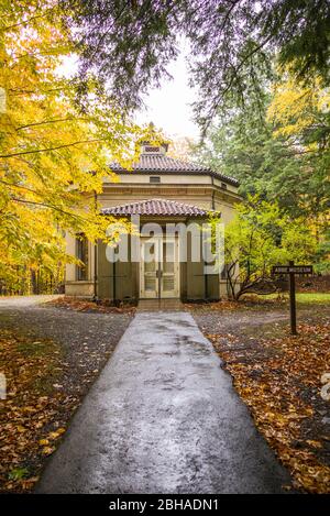 USA, Maine, Mt. Desert Island, Parco Nazionale Acadia, Sieur de Monts, Museo Abbe, esterni, autunno Foto Stock