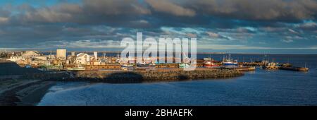 Canada, New Brunswick, Nordest New Bruswick, Caraquet, barche nel porto di pesca, alba Foto Stock