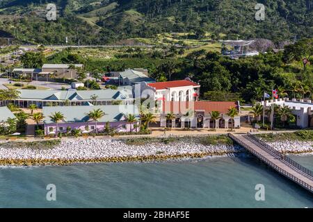 Centro commerciale, Aussicht vom Kreuzfahrtschiff auf Touristenzentrum, Amber Cove Cruise Terminal, Hafen, Maimón, Dominikanische Republik, Große Antillen, Foto Stock