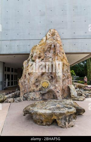 Rock come supporto per la costruzione, Dalí Museum, San Pietroburgo, Florida, Stati Uniti Foto Stock