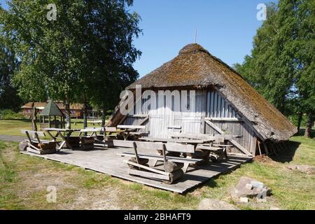 Fienile con luogo di riposo nella riserva naturale Goldenstedter Moor, Goldenstedt, distretto Vechta, bassa Sassonia, Germania, Europa Foto Stock