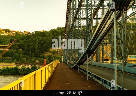 Pittsburgh, Pennsylvania dal South Tenth Street Bridge Foto Stock