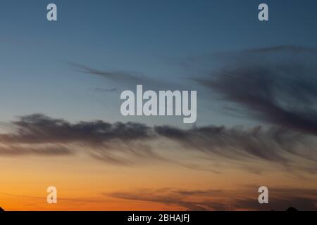 Cielo di Moody al tramonto su Cannon Beach, Oregon, Stati Uniti Foto Stock