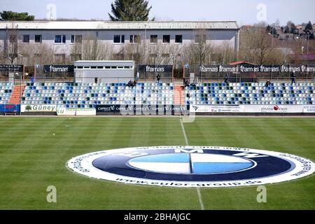 Pirmasens, Germania - 30 marzo 2019: Le moderne e colorate sedi di una tribuna del parco sportivo Husterhöhe la squadra di calcio FK Pirmasens il 30 marzo 2019 a Pirmasens. Foto Stock