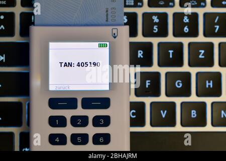 Generatore di chipTAN, TAN-Lesegerät. Girokarte, Baden-Württemberg, Deutschland Foto Stock