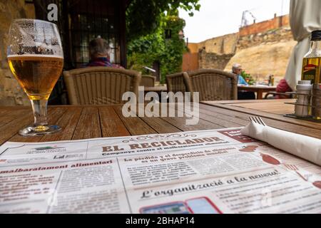 Europa, Spagna, Catalogna, Costa Brava, ristorante nel piccolo villaggio di Peratallada Foto Stock