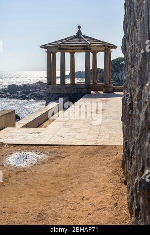 Europa, Spagna, Catalogna, Costa Brava, il padiglione di osservazione sulla Camí de Ronda vicino a S'Agaró Foto Stock