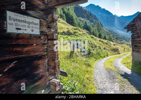 Europa, Austria, Tirolo, Alpi Ötztal, Sölden, indicazione in Windachtal verso Brunnenkogelhaus Foto Stock