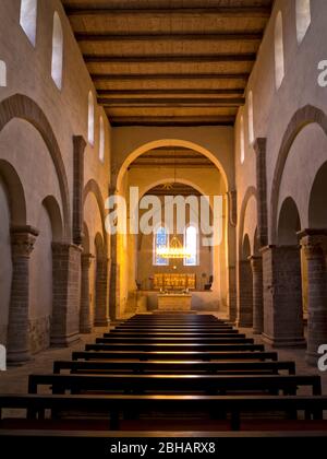 Europa, Germania, Sassonia-Anhalt, Ilsenburg, Abbazia di Drübeck, Convento benedettino di San Vito, 10 ° secolo, navata interna all'altare Foto Stock