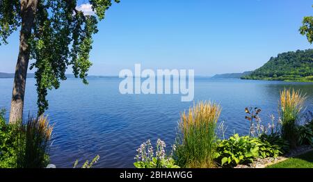 Vista panoramica del lago Pepin sul fiume Mississippi vicino alla Red Wing, Minnesota. Foto Stock