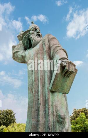 Statua di Gregorio di Nin, vescovo croato medievale di Nin, Dalmazia, contea di Zara, Croazia, Europa Foto Stock