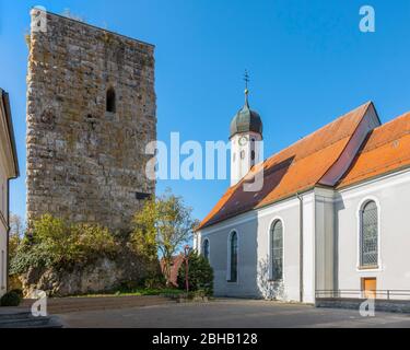 Germania, Baden-Württemberg, Sigmaringen - Jungnau, il mastio dell'ex castello Jungnau chiamato anche Castello di Jungnau, accanto alla chiesa parrocchiale di Sant'Anna, il mastio, fu ribattezzato in onore dell'imperatore Guglielmo II nella torre Kaiser Wilhelm. Foto Stock