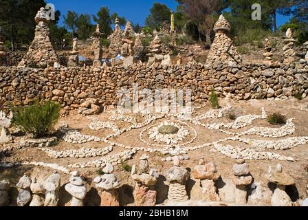 Giardino raro di una casa nella zona di Cala d'Hort, Ibiza, Spagna Foto Stock